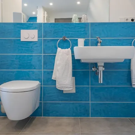 Rote Kate Apartment Born